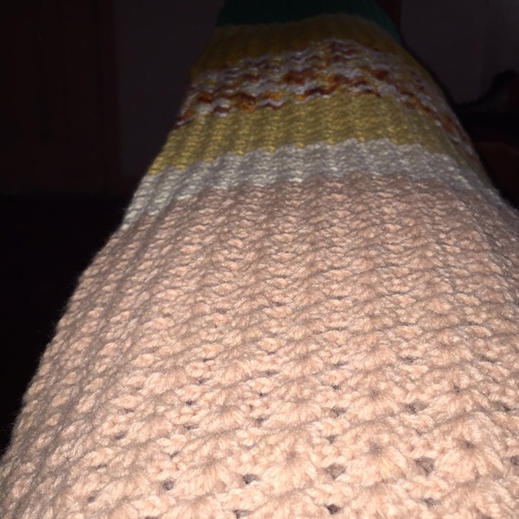 Adult Shell Pattern Crochet Blanket - Picture 3 of 5